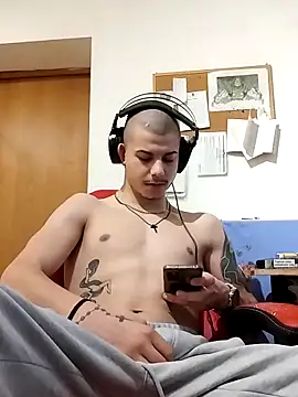 Snapshot of BigDickEnrg7195 chatting on 03-07-25, 11:27 BigDickEnrg7195 online show from 03-07-25, 11:27