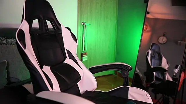 Snapshot of jaxon_colton chatting on 03-21-25, 04:39 jaxon colton online show from 03-21-25, 04:39