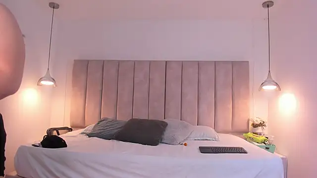 Julieta Jane online show from 10-08-25, 04:21