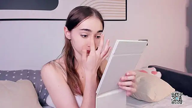 PollyBeev online show from 09-19-25, 09:00