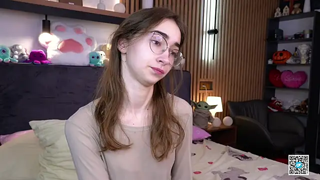 PollyBeev online show from 11-18-25, 07:24