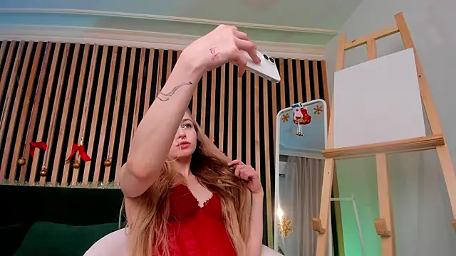 Snapshot of MiaMews chatting on 12-31-24, 11:20 MiaMews online show from 12-31-24, 11:20