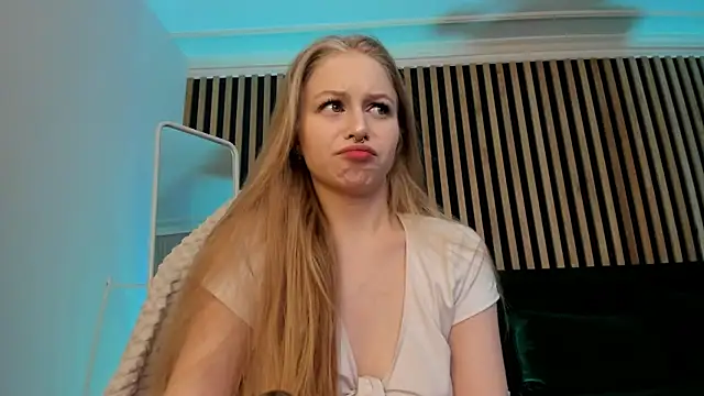 Snapshot of MiaMews chatting on 03-14-25, 05:13 MiaMews online show from 03-14-25, 05:13