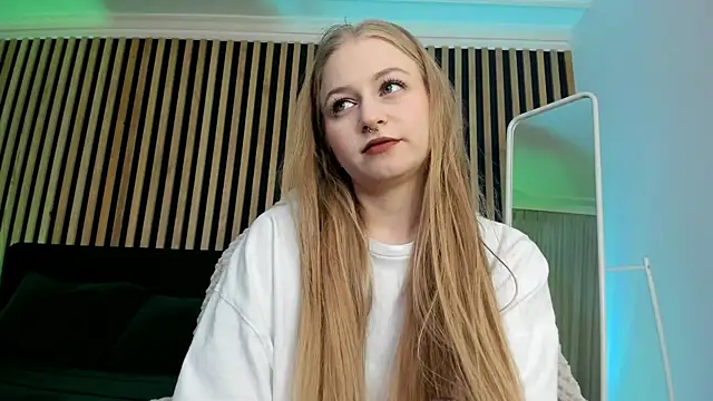 Snapshot of MiaMews chatting on 03-18-25, 07:42 MiaMews online show from 03-18-25, 07:42