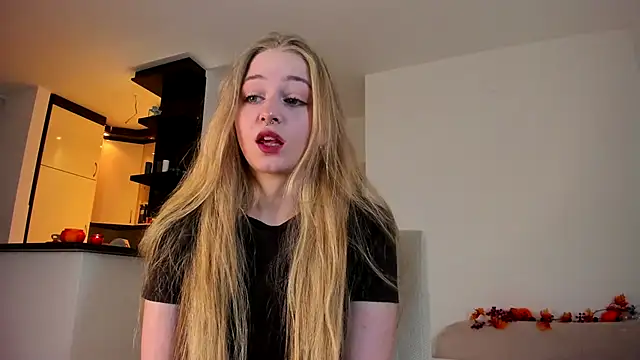 Snapshot of MiaMews chatting on 09-23-25, 10:40 MiaMews online show from 09-23-25, 10:40