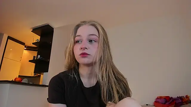 Snapshot of MiaMews chatting on 10-07-25, 11:07 MiaMews online show from 10-07-25, 11:07