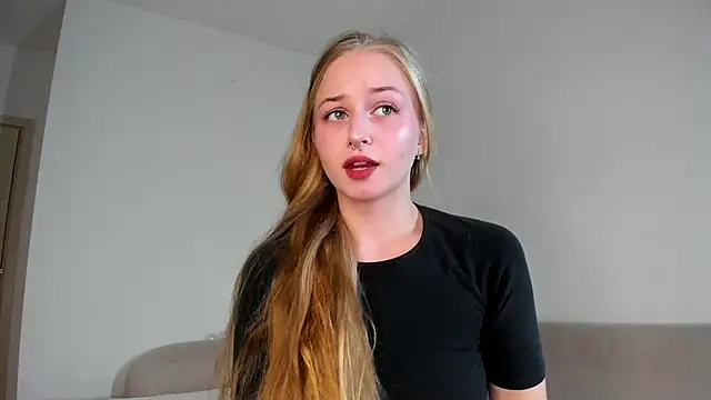 Snapshot of MiaMews chatting on 11-05-25, 12:16 MiaMews online show from 11-05-25, 12:16