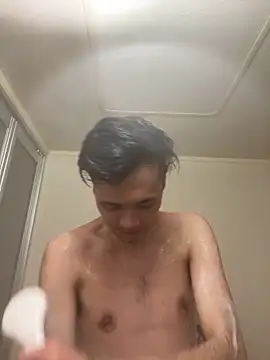 Snapshot of ryusei18570 chatting on 02-04-25, 02:21 ryusei18570 online show from 02-04-25, 02:21