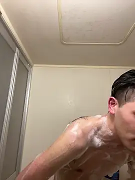 Snapshot of ryusei18570 chatting on 03-04-25, 02:42 ryusei18570 online show from 03-04-25, 02:42