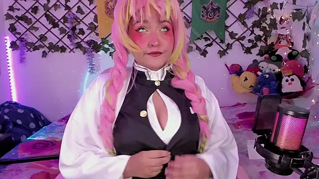 Snapshot of cutepie_uwu_ chatting on 01-08-25, 07:56 cutepie uwu  online show from 01-08-25, 07:56