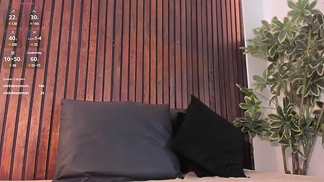 Snapshot of Jennmiiller_ chatting on 01-31-25, 06:25 Jennmiiller online show from 01-31-25, 06:25