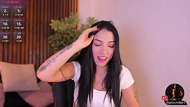 Snapshot of Jennmiiller_ chatting on 10-24-25, 12:12 Jennmiiller online show from 10-24-25, 12:12