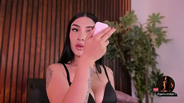 Snapshot of Jennmiiller_ chatting on 11-23-25, 01:11 Jennmiiller online show from 11-23-25, 01:11