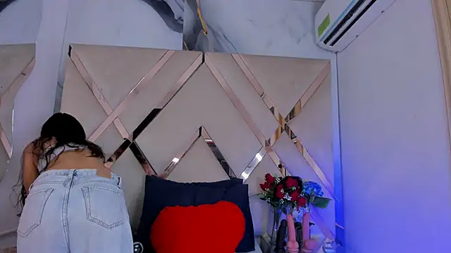 Snapshot of ninaht chatting on 10-17-25, 09:50 ninaht online show from 10-17-25, 09:50