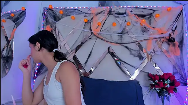 Snapshot of ninaht chatting on 10-27-25, 08:35 ninaht online show from 10-27-25, 08:35