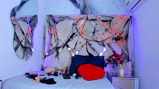 Snapshot of ninaht chatting on 10-28-25, 08:44 ninaht online show from 10-28-25, 08:44