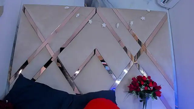 Snapshot of ninaht chatting on 11-05-25, 09:04 ninaht online show from 11-05-25, 09:04