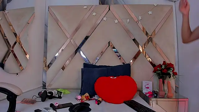 Snapshot of ninaht chatting on 11-12-25, 08:52 ninaht online show from 11-12-25, 08:52