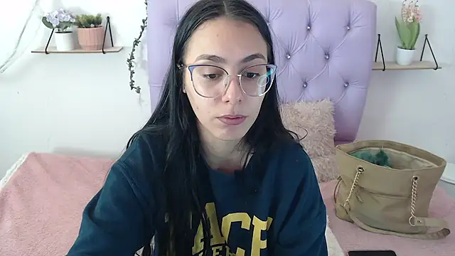 Snapshot of Freyja_01 chatting on 09-19-25, 06:30 Freyja 01 online show from 09-19-25, 06:30