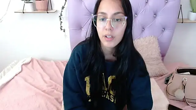 Snapshot of Freyja_01 chatting on 09-25-25, 09:40 Freyja 01 online show from 09-25-25, 09:40