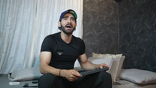 Snapshot of Austin_bolt chatting on 12-24-24, 09:00 Austin bolt online show from 12-24-24, 09:00