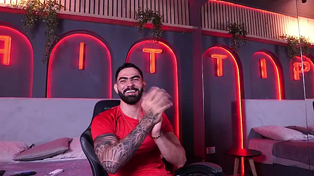 Snapshot of Austin_bolt chatting on 09-23-25, 02:47 Austin bolt online show from 09-23-25, 02:47