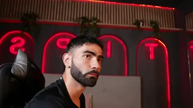 Snapshot of Austin_bolt chatting on 10-31-25, 03:40 Austin bolt online show from 10-31-25, 03:40