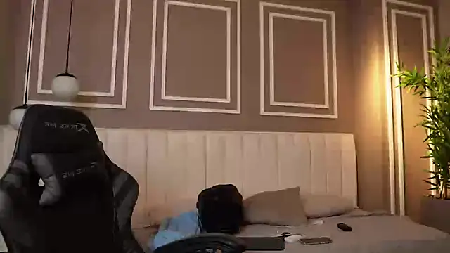 Snapshot of Austin_bolt chatting on 11-10-25, 12:53 Austin bolt online show from 11-10-25, 12:53