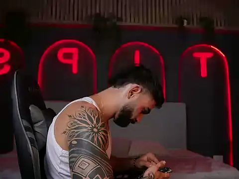 Snapshot of Austin_bolt chatting on 11-13-25, 03:49 Austin bolt online show from 11-13-25, 03:49