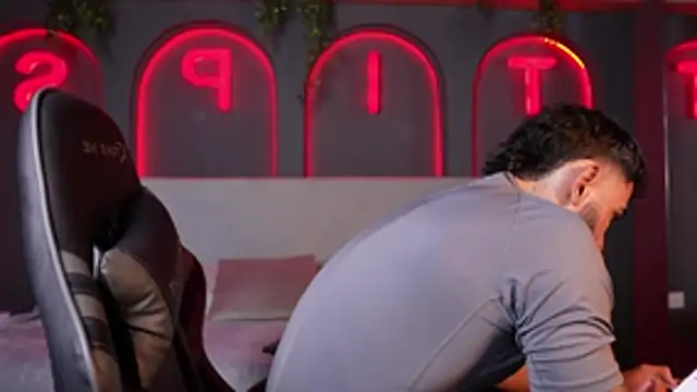 Snapshot of Austin_bolt chatting on 11-15-25, 02:53 Austin bolt online show from 11-15-25, 02:53