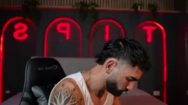 Snapshot of Austin_bolt chatting on 11-25-25, 03:28 Austin bolt online show from 11-25-25, 03:28