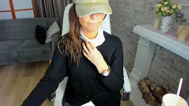 Snapshot of Elizabe_th chatting on 01-25-25, 08:42 Elizabe th online show from 01-25-25, 08:42