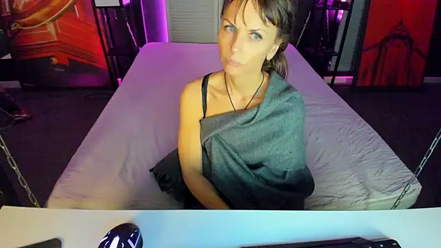 Snapshot of Elizabe_th chatting on 01-29-25, 09:17 Elizabe th online show from 01-29-25, 09:17