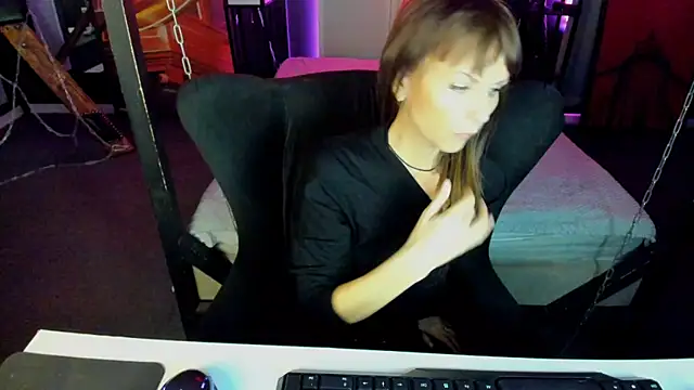 Snapshot of Elizabe_th chatting on 02-01-25, 09:19 Elizabe th online show from 02-01-25, 09:19