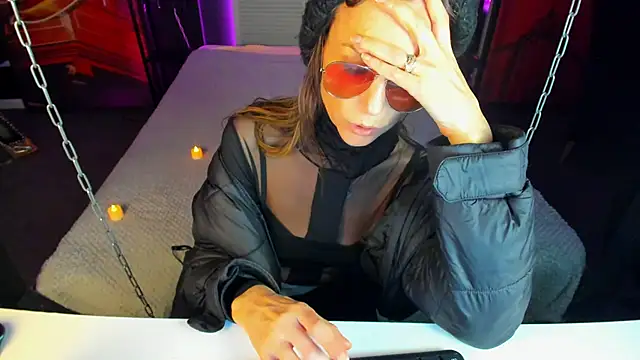 Snapshot of Elizabe_th chatting on 02-18-25, 12:26 Elizabe th online show from 02-18-25, 12:26