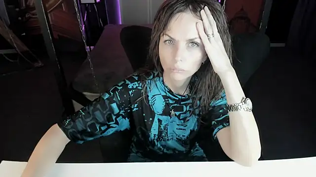 Snapshot of Elizabe_th chatting on 03-15-25, 09:27 Elizabe th online show from 03-15-25, 09:27