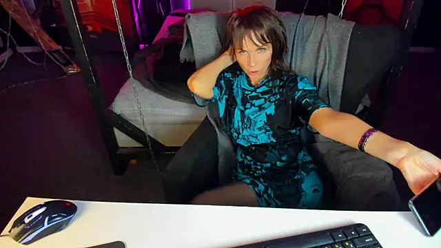 Snapshot of Elizabe_th chatting on 03-16-25, 04:09 Elizabe th online show from 03-16-25, 04:09