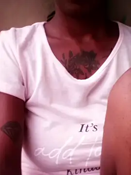 Snapshot of Temptressqeen chatting on 02-07-26, 02:21 Temptressqeen online show from 02-07-26, 02:21