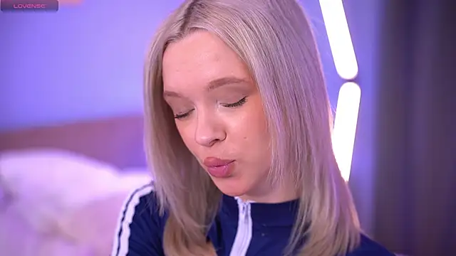  AlinaBailey online show from 04-13-26, 08:09