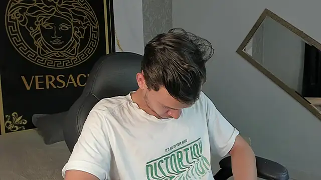 Desmon Clark online show from 01-13-25, 04:50