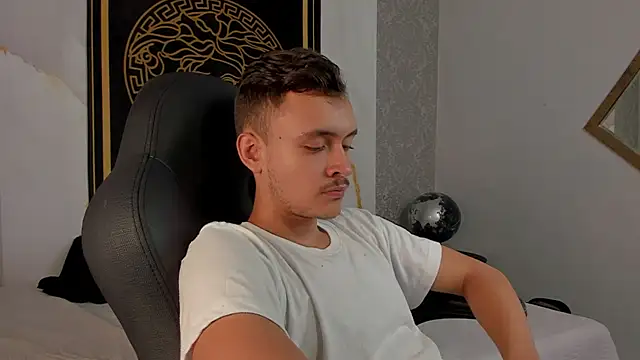 Desmon Clark online show from 02-24-25, 03:44