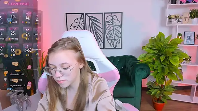 LayriantaVee online show from 01-19-25, 10:06