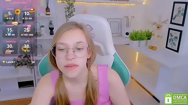 LayriantaVee online show from 02-10-25, 10:09