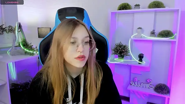LayriantaVee online show from 04-16-26, 06:25