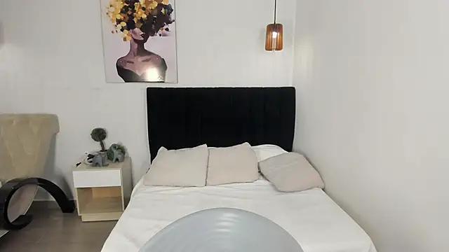 Scarlett  bell online show from 09-30-25, 01:27