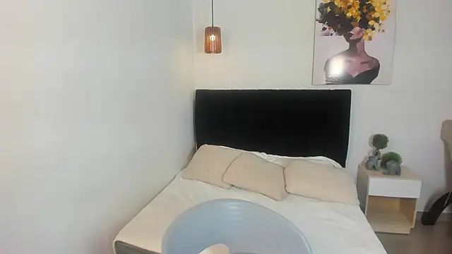 Scarlett  bell online show from 10-22-25, 01:22