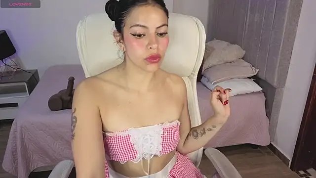 Eliie Ruizz online show from 12-16-25, 04:28