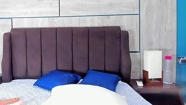 Snapshot of ZaritaLenon chatting on 11-19-25, 08:53 ZaritaLenon online show from 11-19-25, 08:53