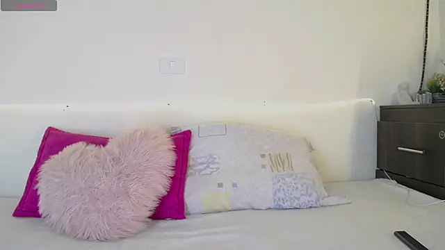 Snapshot of shysweets chatting on 06-04-26, 02:01 shysweets online show from 06-04-26, 02:01