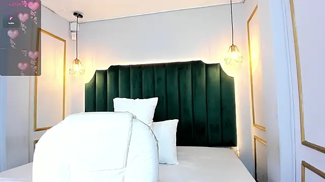 HannaPaola online show from 01-24-25, 04:27